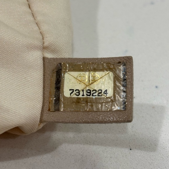 Chic Beige Designer Tote Bag - Picture 12 of 15